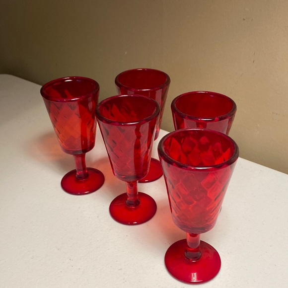 Diamond Quilted Ruby Wine Glass